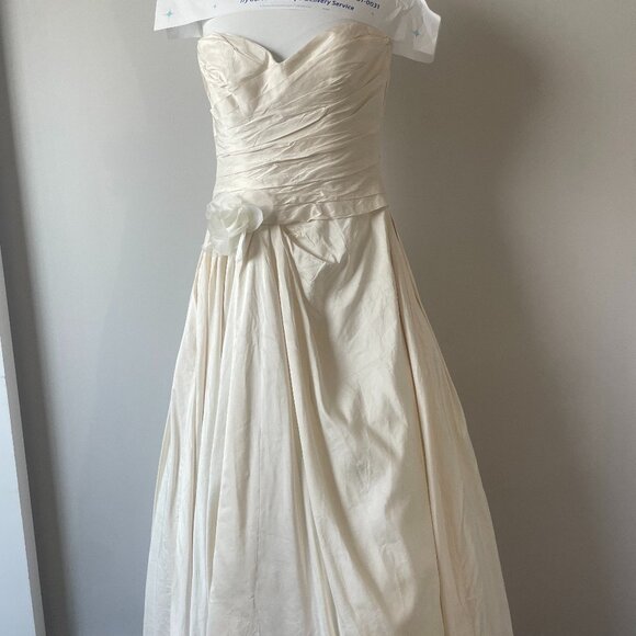 Paloma Blanca Cream Wedding Gown CA05313 (size 4) - Picture 1 of 10